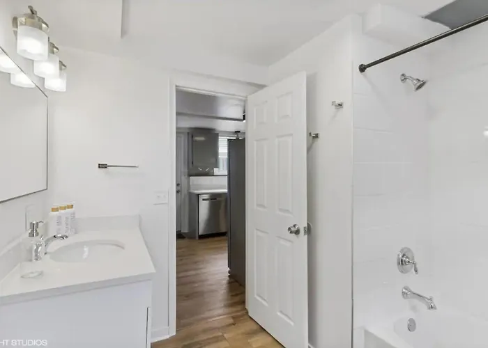 Apartment Modern And Classy 2br In The Heart Of