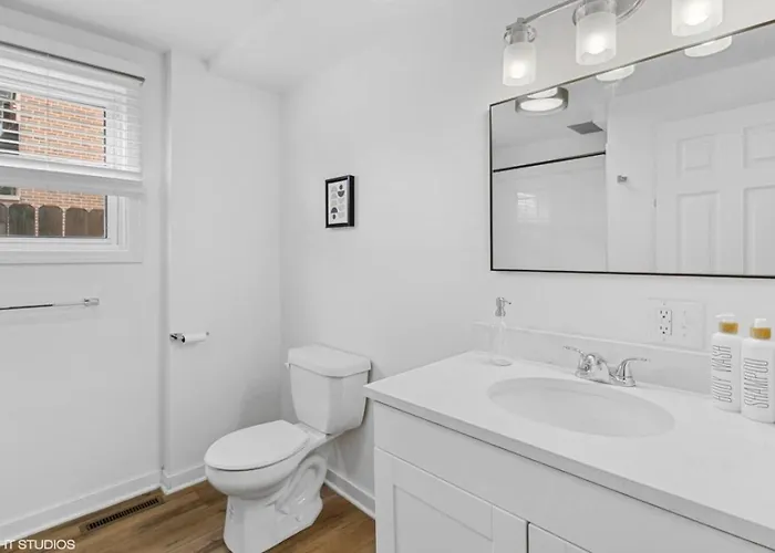 Modern And Classy 2br In The Heart Of Apartment *