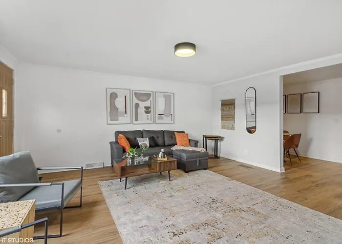 Modern And Classy 2br In The Heart Of Apartment