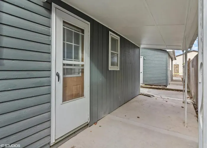 Modern And Classy 2br In The Heart Of Apartment