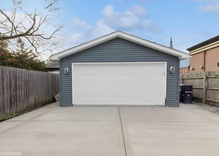 Modern And Classy 2br In The Heart Of Apartment *